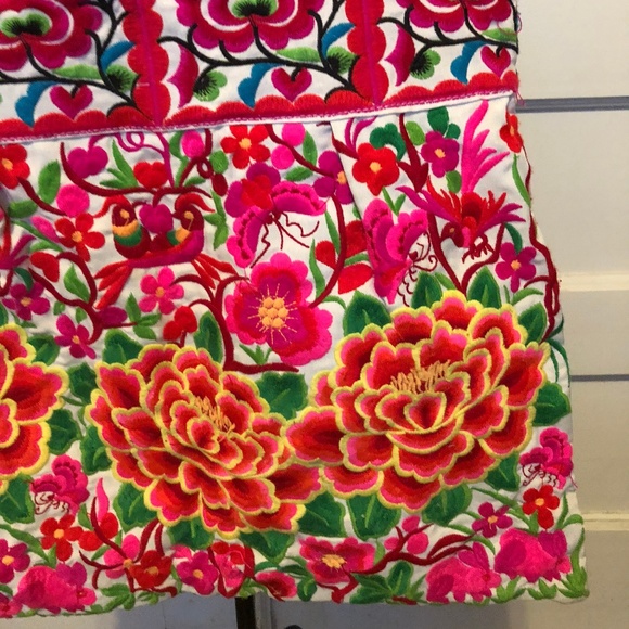 Cambodia artisanal embroidered big floral tote - Picture 8 of 8